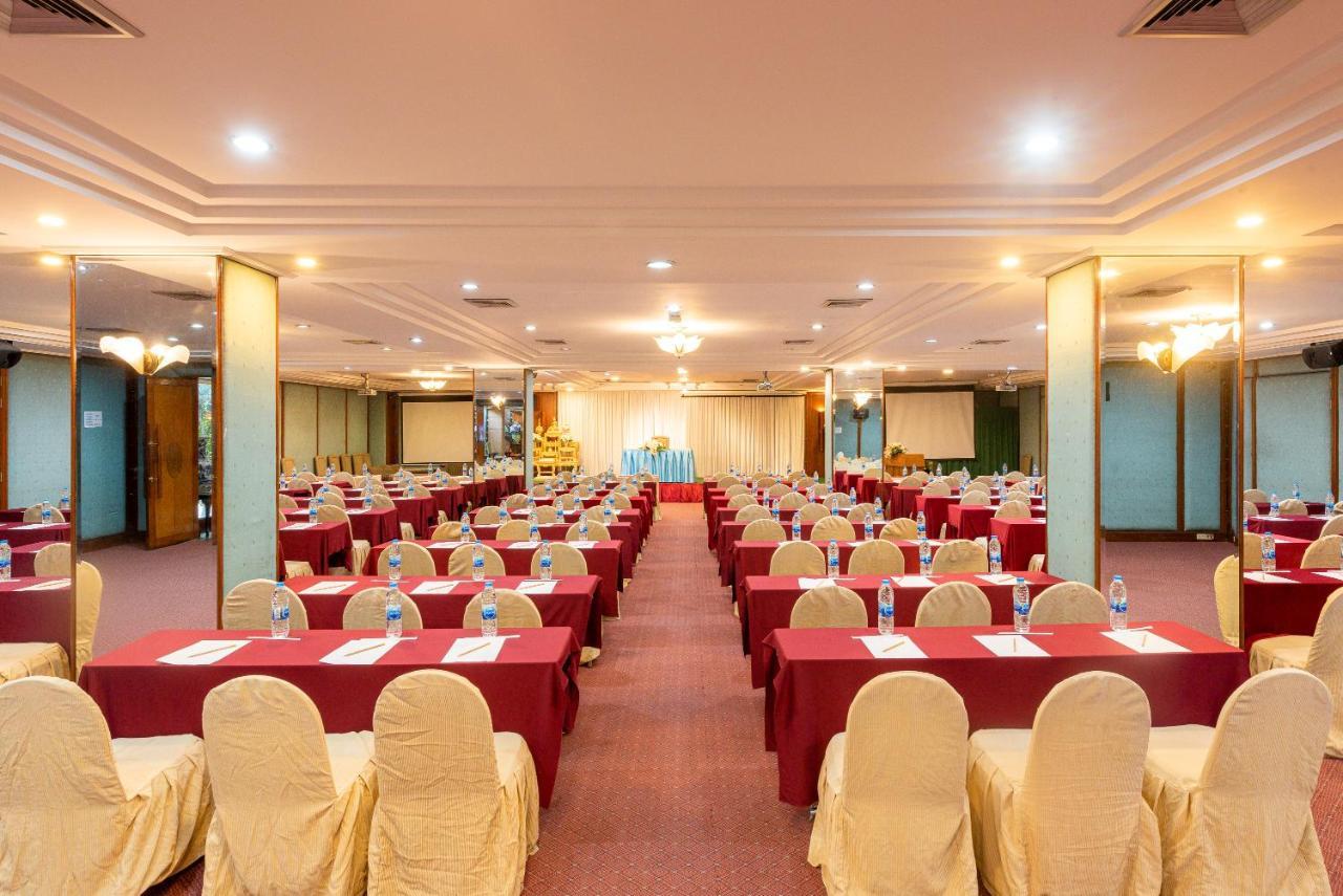 Nonthaburi Palace Hotel Екстер'єр фото