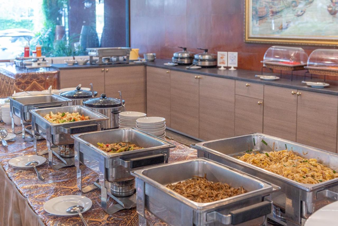 Nonthaburi Palace Hotel Екстер'єр фото