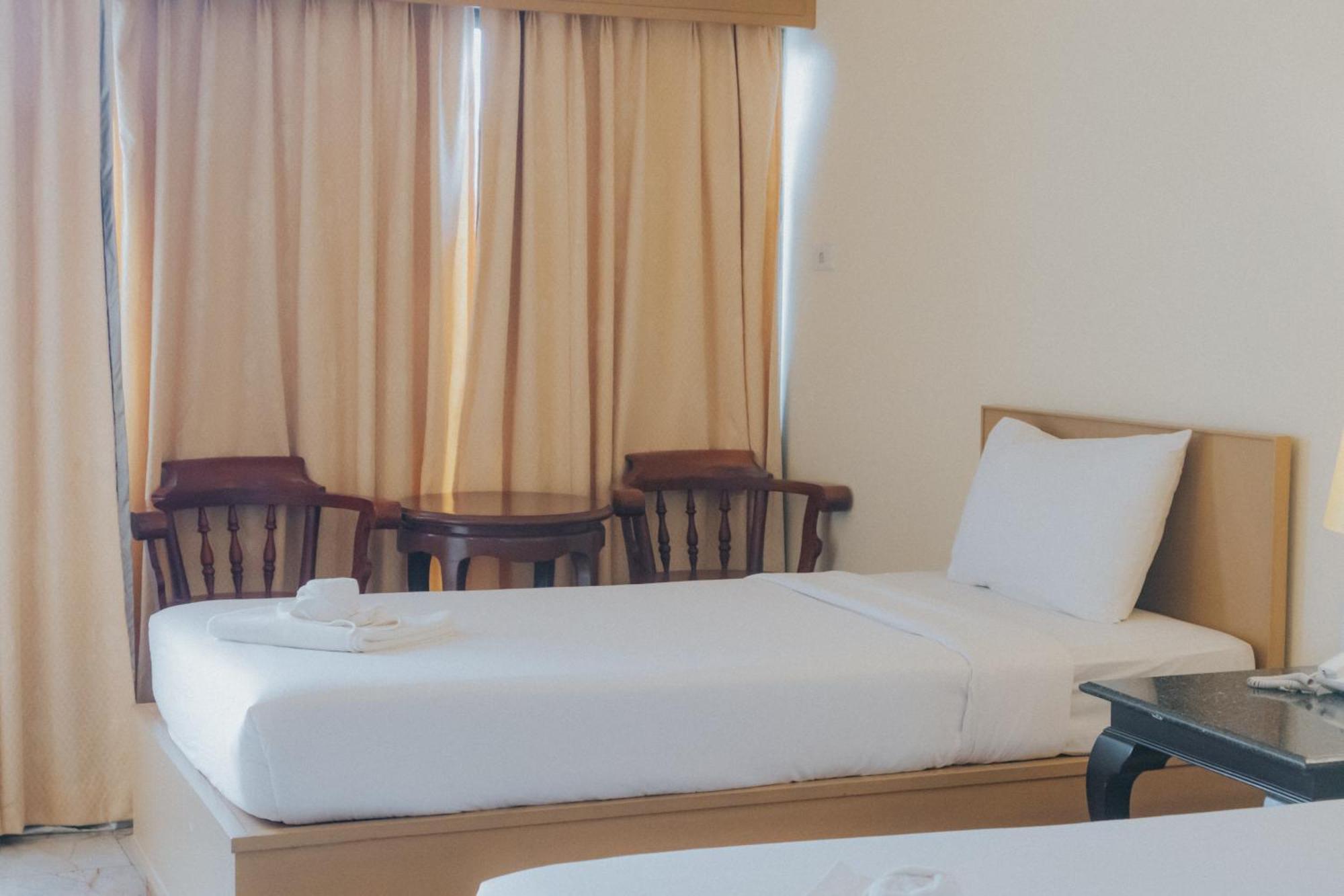 Nonthaburi Palace Hotel Екстер'єр фото