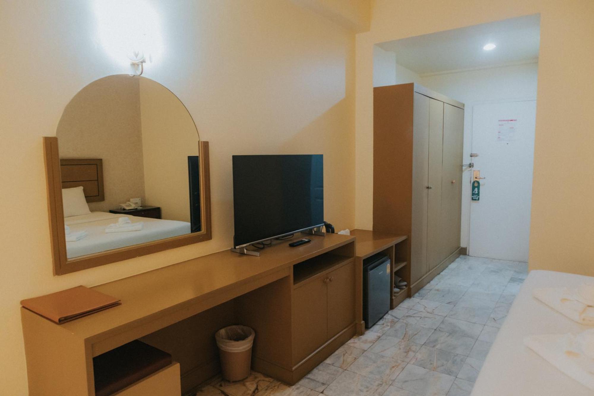 Nonthaburi Palace Hotel Екстер'єр фото