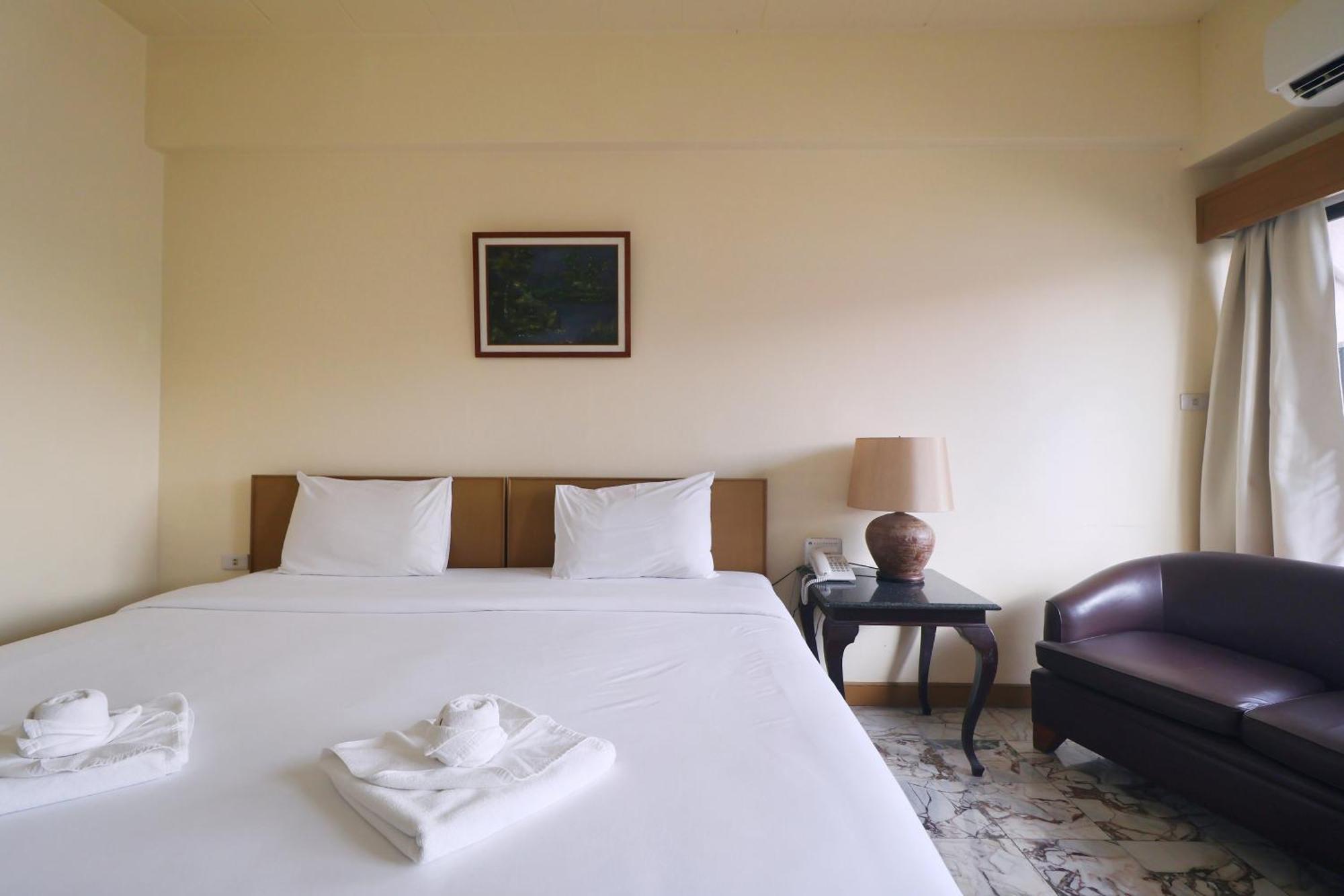 Nonthaburi Palace Hotel Екстер'єр фото