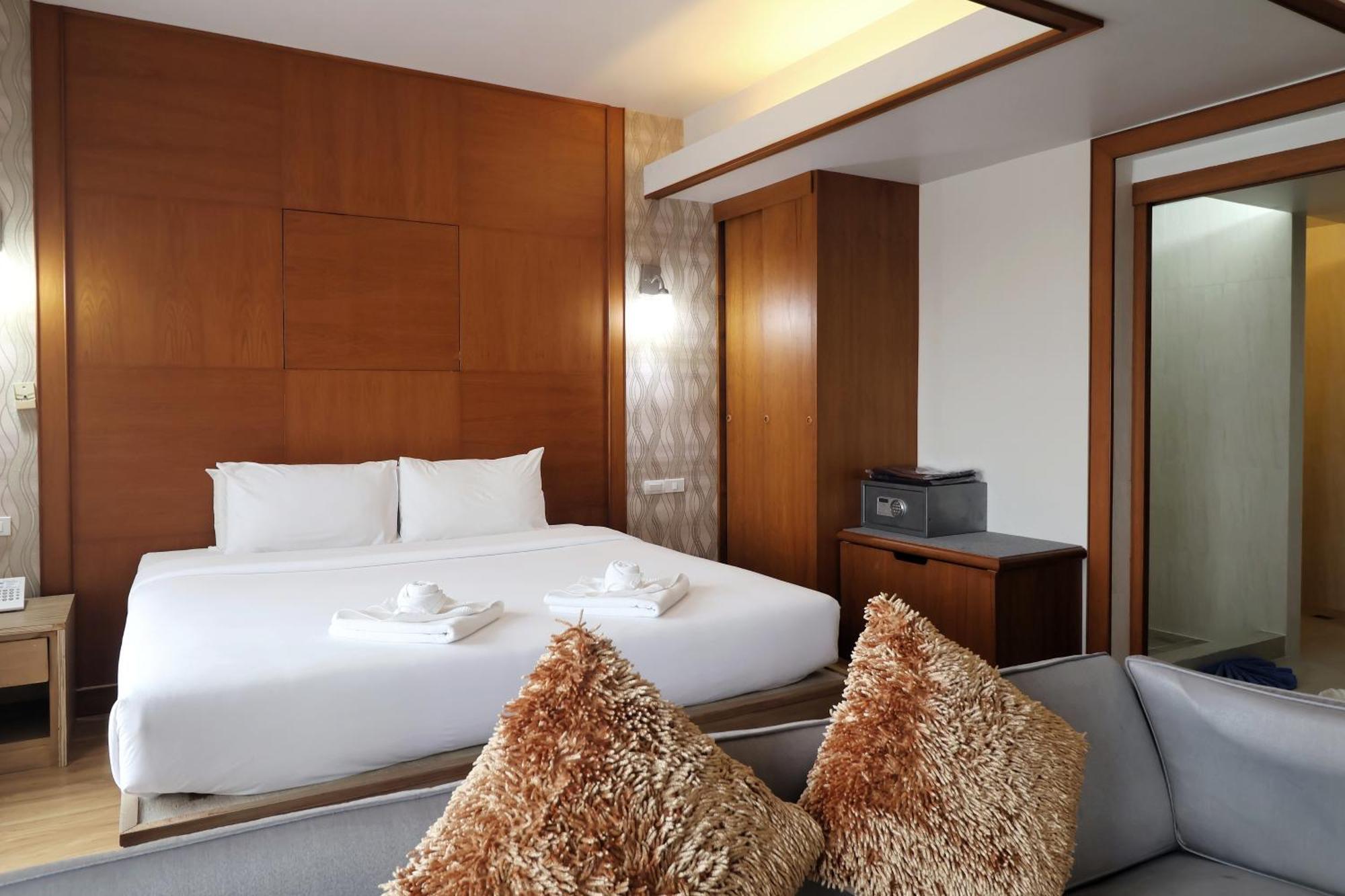 Nonthaburi Palace Hotel Екстер'єр фото