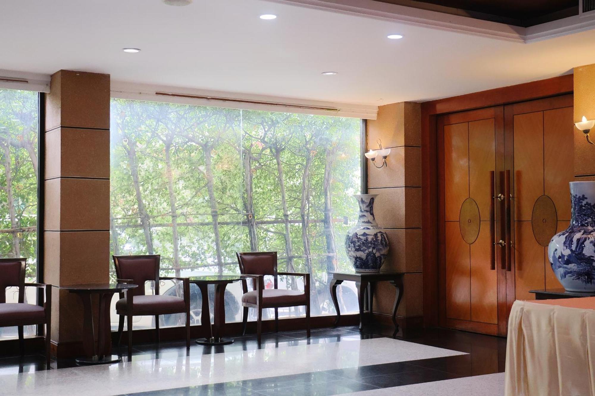 Nonthaburi Palace Hotel Екстер'єр фото