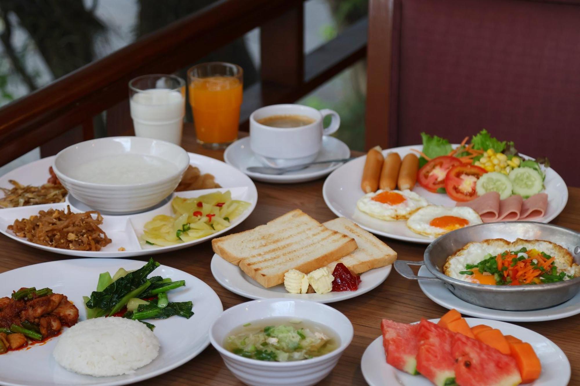 Nonthaburi Palace Hotel Екстер'єр фото