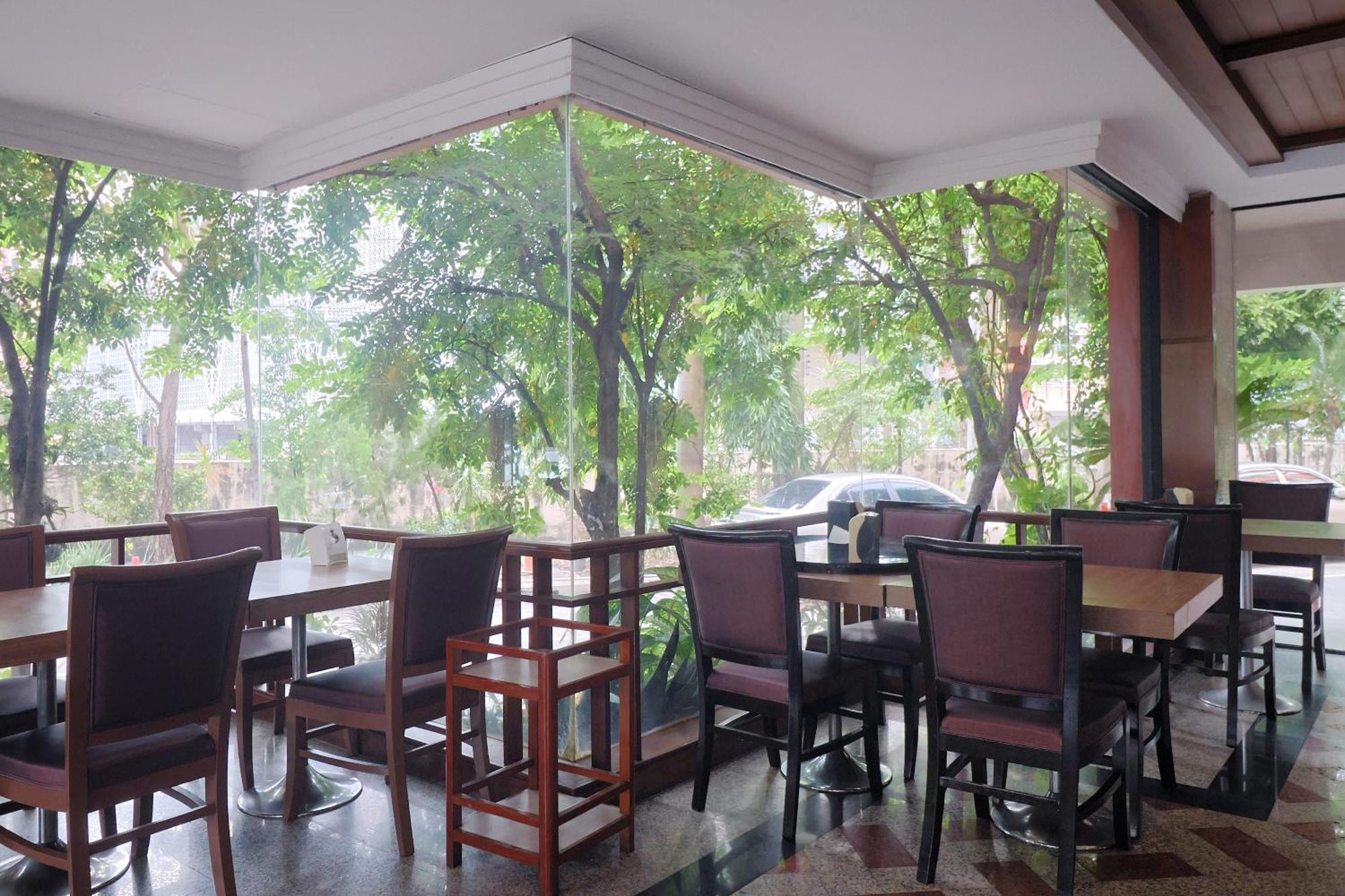 Nonthaburi Palace Hotel Екстер'єр фото