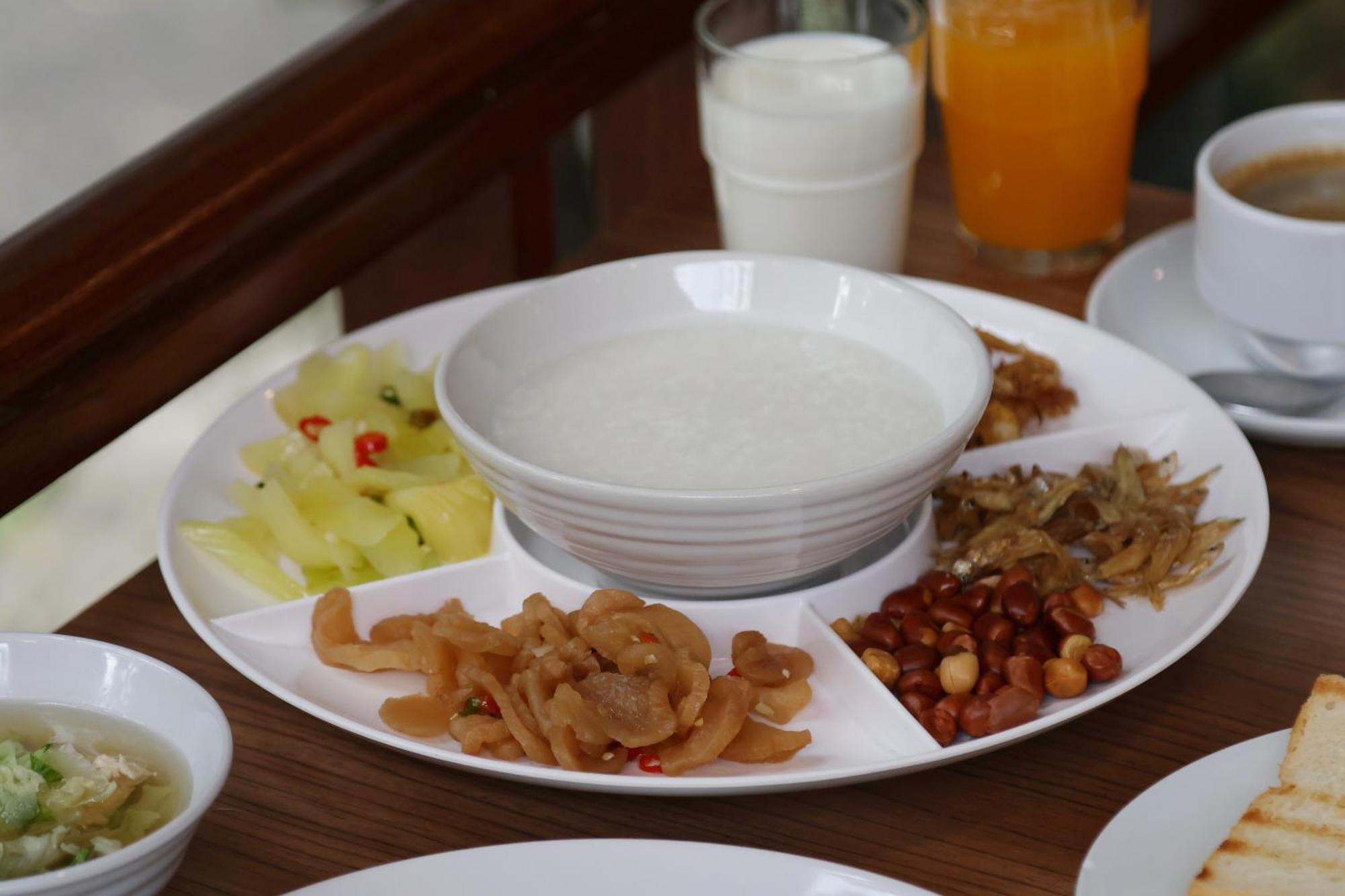 Nonthaburi Palace Hotel Екстер'єр фото