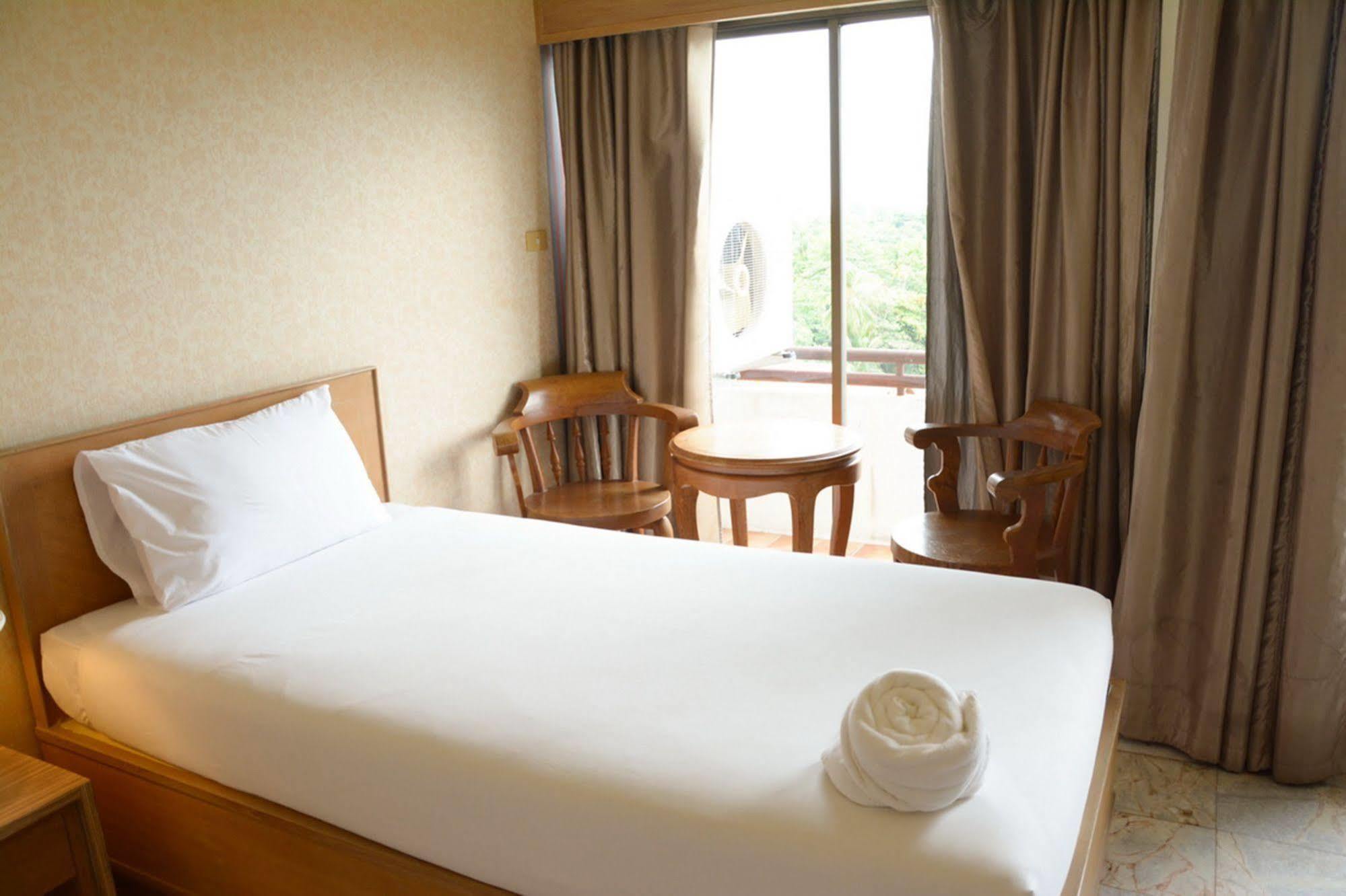 Nonthaburi Palace Hotel Екстер'єр фото