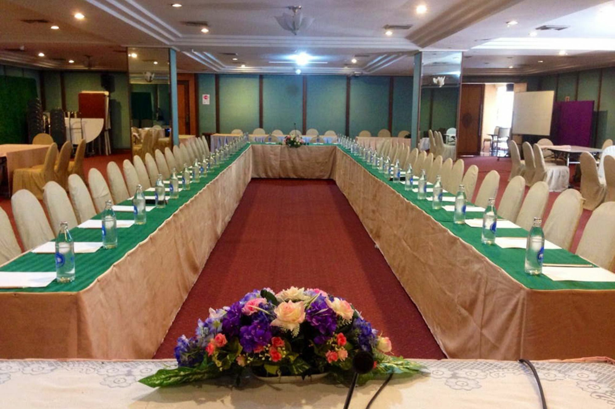 Nonthaburi Palace Hotel Екстер'єр фото